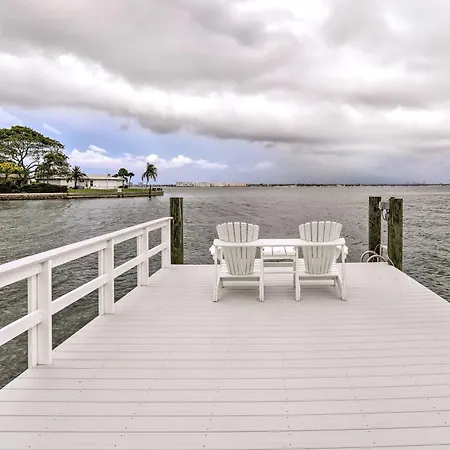 Bayfront St Pete Beach Home With Outdoor Pool!